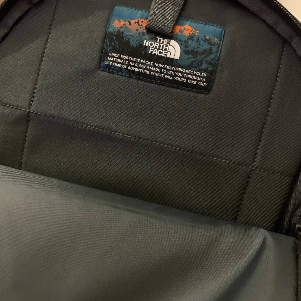 The North Face Borealis Backpack (excellent condition) - Picture 4 of 8